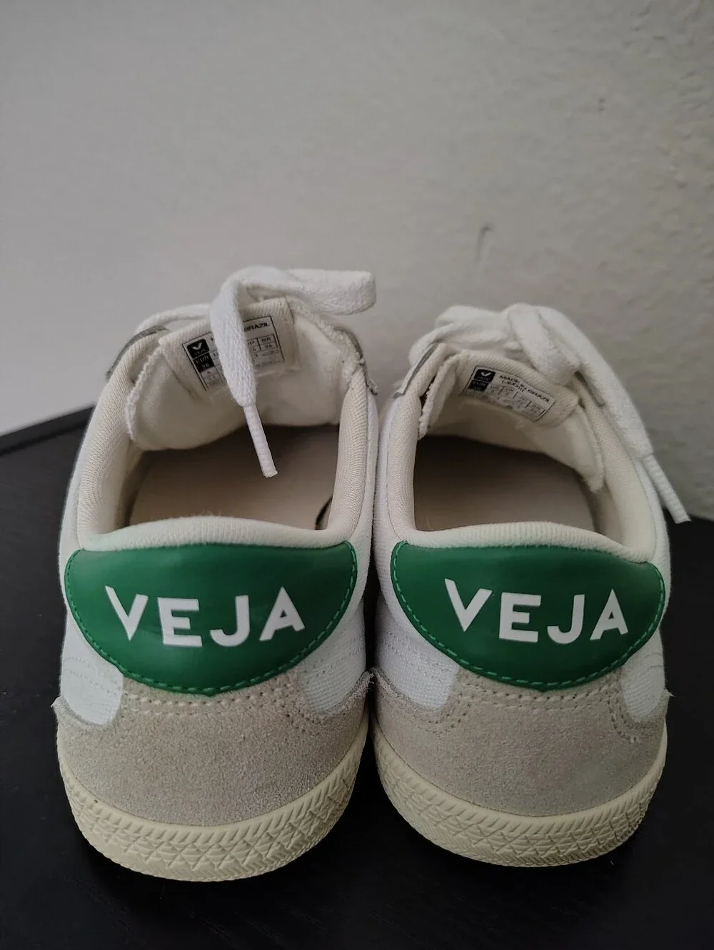 Veja Volley Canvas White/ Emeraude Low Top Sneakers